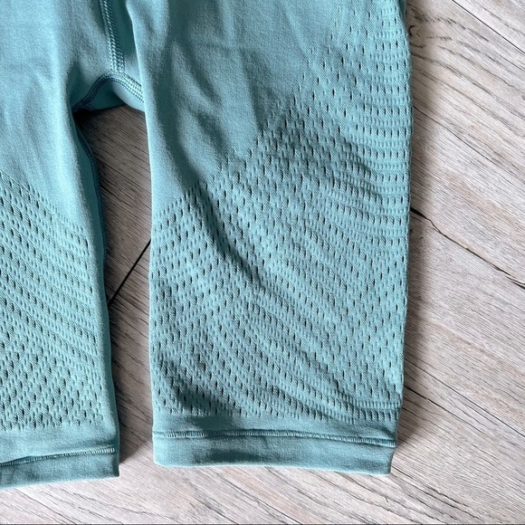 Reveal High-Rise Short by Lululemon​​ - Picture 3 of 5